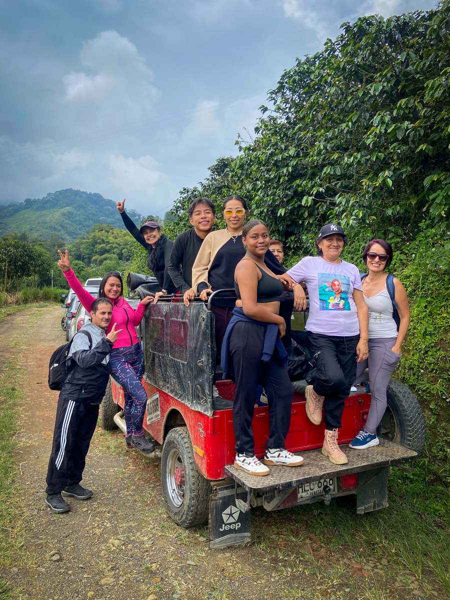 Jeep transporte — Vuelta al Nudo